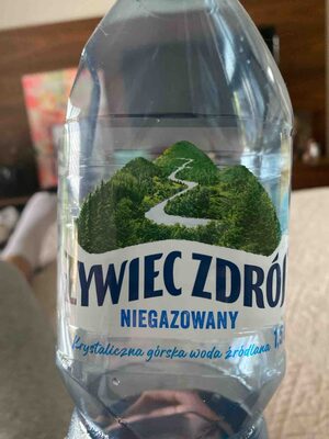 Niegazowany